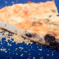 Фокачча с красным виноградом