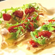 Фокачча с помидорами и рикоттой