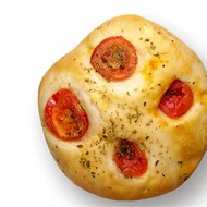 Фокачча с томатами, маслинами и сыром