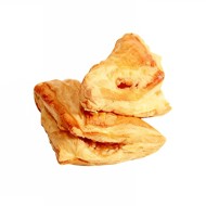 Французские пирожки из слоеного теста с мягким сыром и малиной