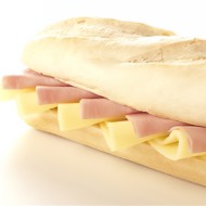 Французский багет с ветчиной серрано, манчего и инжирным джемом