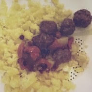 Фрикадельки в клюквенно-медовом соусе в духовке