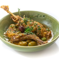 Фрикасе из кролика с оливками