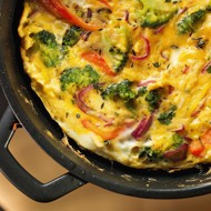 Фриттата с брокколи и сладким перцем