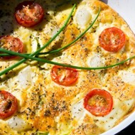 Фриттата с черри, кабачком и горохом