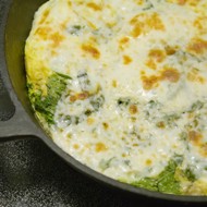 Фриттата с козьим сыром и сыром грюйер