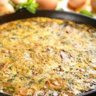 Фриттата с молодым картофелем и мятой