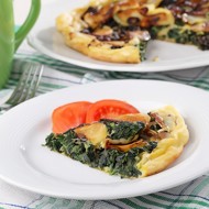 Фриттата со шпинатом, луком и картофелем