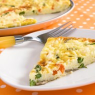 Фриттата со спаржей и зеленым горошком