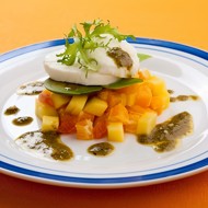 Фруктовый салат с авокадо и фисташками