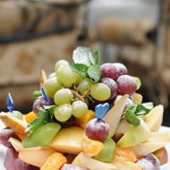 Фруктовый салат с лаймово-мятным соусом