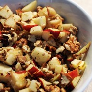 Фруктовый завтрак с орехами