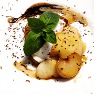 Фрукты фламбе с мороженым