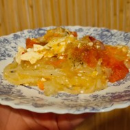 Фунчоза с овощами, сыром и беконом