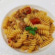 Фузилли с соусом болоньезе