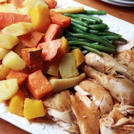 Гарнир из поджаренных в духовке картофеля, пастернака и моркови