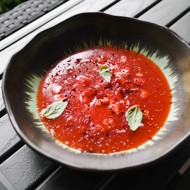 Гаспачо из клубники со страчателлой