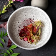 Гаспачо с земляникой и пастилой