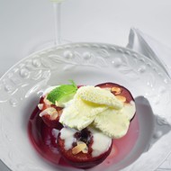 Глазированные сливы с шербетом из лайма