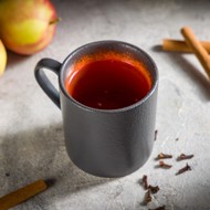 Глинтвейн с сидром и сиропом масала