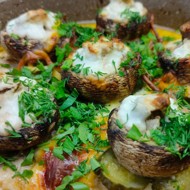 Гнезда из фарша с грибами и сыром