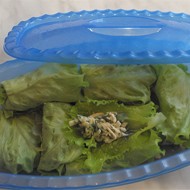 Голубцы из свежих листьев салата с сыром