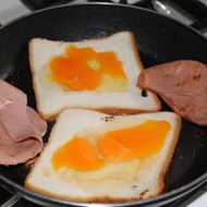 Горячие бутерброды с яйцом