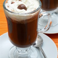 Горячий шоколад с ванилью и темным шоколадом