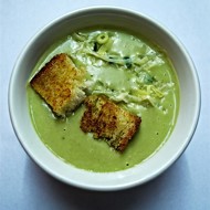 Гороховый крем-суп с луком-пореем и крутонами