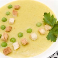 Гороховый крем-суп с петрушкой