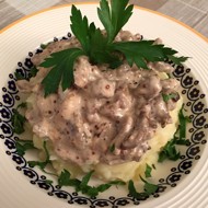 Говядина «Строганов» (Boeuf Stroganoff)