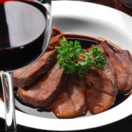 Говядина в винном соусе