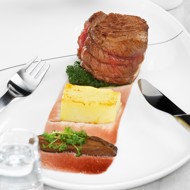 Говяжьи миньоны с белыми грибами и картофелем