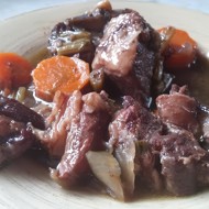 Говяжьи ребрышки в красном вине с черносмородиновым ликером