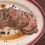 Говяжья вырезка с хрустящей корочкой и соусом из хрена