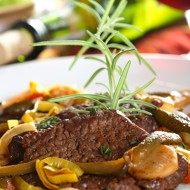 Говяжья вырезка с луково–апельсиновой закуской