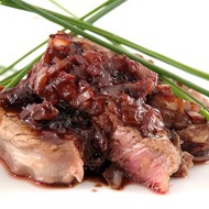 Говяжья вырезка с соусом из Мерло и шалота