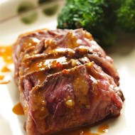 Говяжья вырезка с соусом из портвейна и розмарина