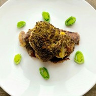 Говядина с брокколи и луком-пореем