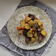 Говядина с картофелем и морковью в рукаве