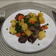 Говядина с картофелем и петрушкой в рукаве