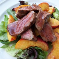 Говядина с персиками