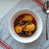 Говядина в казане с овощами