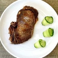 Говяжий край с соусом блю-чиз