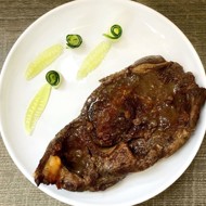 Говяжья лопатка с брусничным соусом