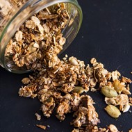 Гранола с корицей и мускатным орехом