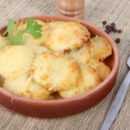 Гратен из батата со сливками и пармезаном