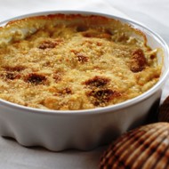 Гребешки и тигровые креветки в соусе бешамель