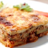 Греческая мусака в соусе бешамель