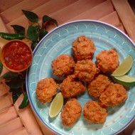 Греческие томатные оладьи с фетой (Ntomatokeftedes)